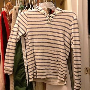 Old navy  L/G 10-12. Comes with pockets and is very very comfortable!